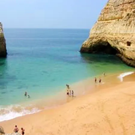 With 2 Bedrooms In Praia Da Rocha With Furnished Terrace And Wifi 100 M From The Beach 아파트 *